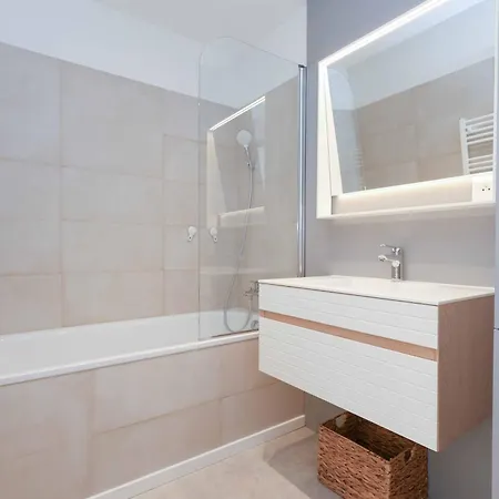 Peaceful Oldtown Free Parking 2-bedroom Апартаменты