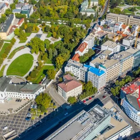 Апартаменты Peaceful Oldtown Free Parking 2-bedroom