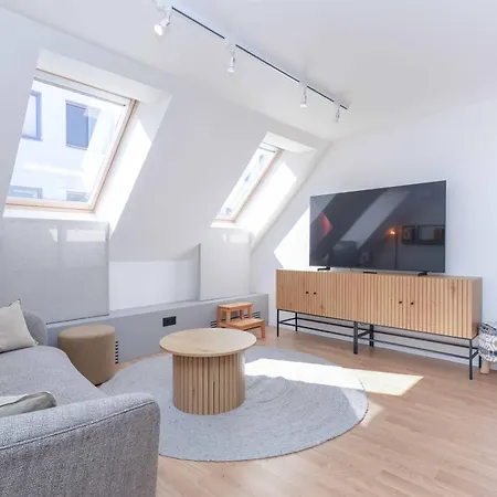 Peaceful Oldtown Free Parking 2-bedroom Apartment *