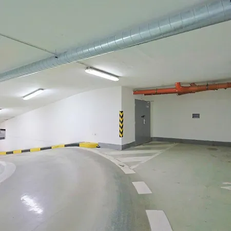 Апартаменты Peaceful Oldtown Free Parking 2-bedroom