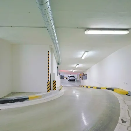 Peaceful Oldtown Free Parking 2-bedroom * Братислава