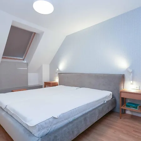 Peaceful Oldtown Free Parking 2-bedroom Apartment *