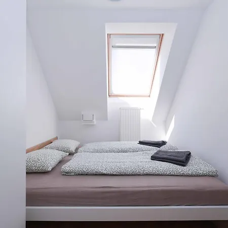 Peaceful Oldtown Free Parking 2-bedroom Апартаменты *