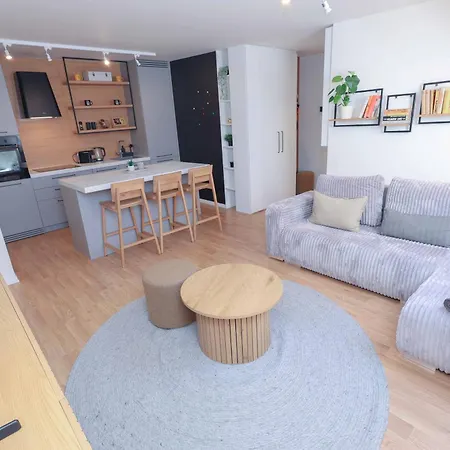 Daire Peaceful Oldtown Free Parking 2-bedroom Bratislava